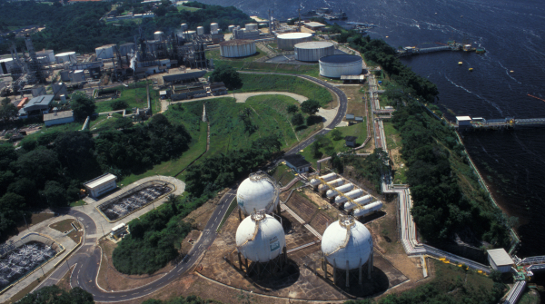Vista aérea da REAM (antiga Refinaria Isaac Sabbá - REMAN). Foto: Agência Petrobras.