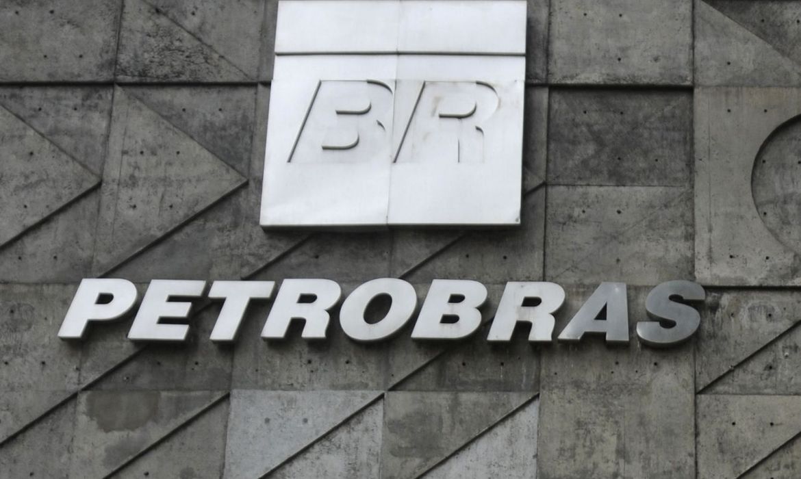 A política de preços da Petrobras entre Castello Branco e Silva e Luna